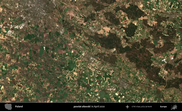 powiat olawski. Nisan 2020 'de Copernicus Sentinel karolarından oluşan bir uydu görüntüsü üzerine Polonya' nın idari bölgesi