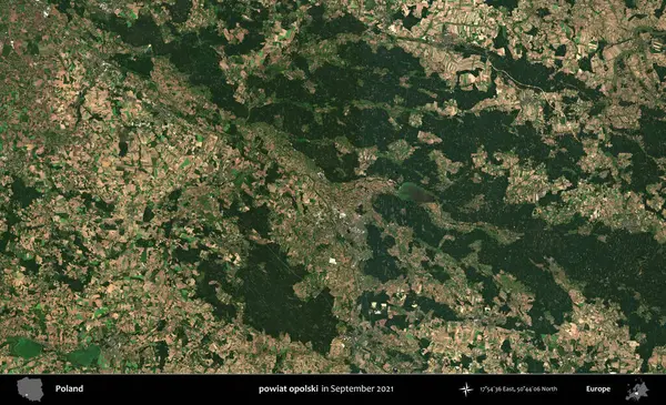 powiat opolski. Copernicus Sentinel 'in Eylül 2021' de çekilen uydu görüntüsü üzerine Polonya 'nın idari bölgesi