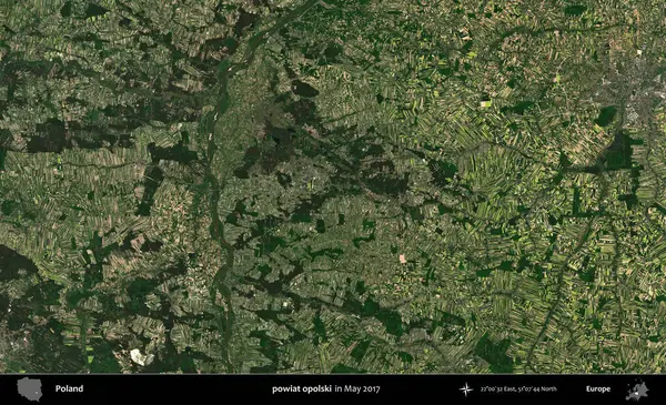 powiat opolski. Copernicus Sentinel 'in Mayıs 2017' de çekilmiş uydu görüntüsü üzerine Polonya 'nın idari bölgesi.