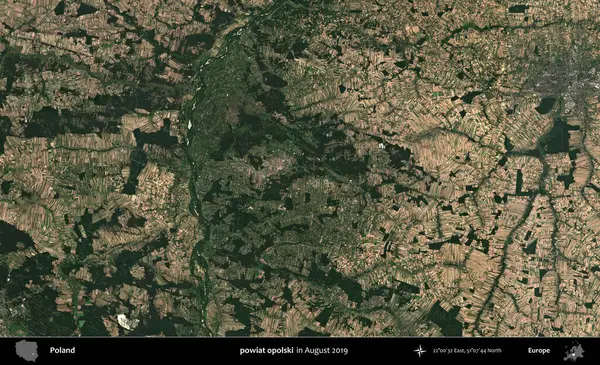 powiat opolski. Copernicus Sentinel 'in Ağustos 2019' da çekilmiş uydu görüntüsü üzerine Polonya 'nın idari bölgesi.