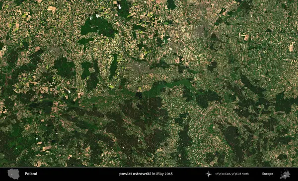 powiat ostrowski. Copernicus Sentinel 'in Mayıs 2018' de çekilmiş uydu görüntüsü üzerine Polonya 'nın idari bölgesi.