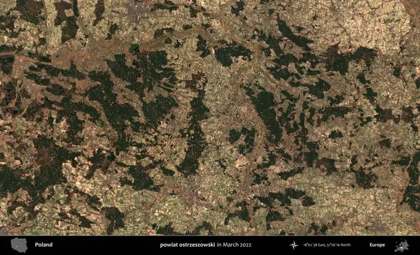 powiat ostrzeszowski. Copernicus Sentinel 'in Mart 2022' de çekilmiş uydu görüntüsü üzerine Polonya 'nın idari bölgesi.