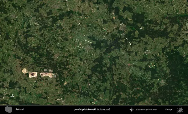 powiat piotrkowski. Copernicus Sentinel 'in Haziran 2018' de çekilmiş uydu görüntüsü üzerine Polonya 'nın idari bölgesi
