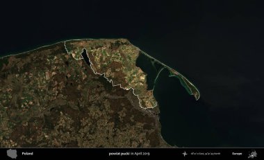 powiat pucki. Polonya 'nın idari alanı, Nisan 2019' da çekilen Kopernik Nöbetçi karolarından oluşan koyu renkli bir uydu görüntüsü üzerine vurgulandı ve özetlendi.