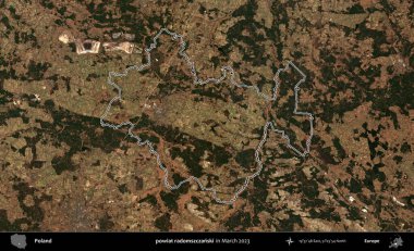 powiat radomszczanski. Polonya 'nın idari bölgesinin ana hatları, Mart 2023' te çekilen Kopernik Nöbetçi karolarından oluşan bir uydu görüntüsü üzerine çizildi.