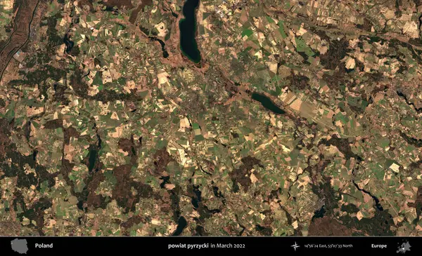 powiat pyrzycki. Copernicus Sentinel 'in Mart 2022' de çekilmiş uydu görüntüsü üzerine Polonya 'nın idari bölgesi.