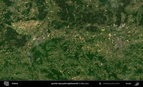 powiat ropczycko-sedziszowski. Copernicus Sentinel 'in Mayıs 2021' de çekilmiş uydu görüntüsü üzerine Polonya 'nın idari bölgesi.