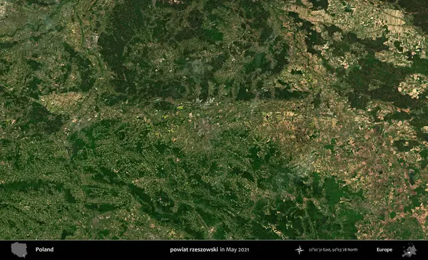 powiat rzeszowski. Copernicus Sentinel 'in Mayıs 2021' de çekilmiş uydu görüntüsü üzerine Polonya 'nın idari bölgesi.