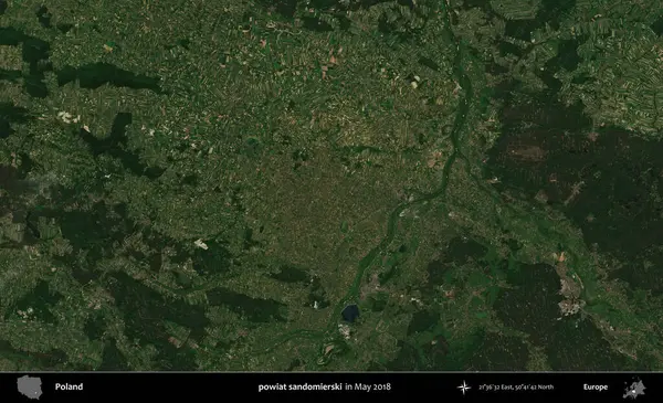 powiat sandomierski. Copernicus Sentinel 'in Mayıs 2018' de çekilmiş uydu görüntüsü üzerine Polonya 'nın idari bölgesi.