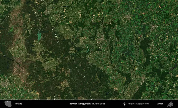 powiat starogardzki. Copernicus Sentinel 'in Haziran 2022' de çekilmiş uydu görüntüsü üzerine Polonya 'nın idari bölgesi.