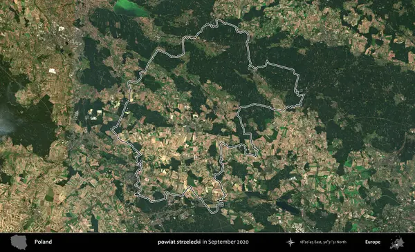 powiat strzelecki. Eylül 2020 'de çekilen Kopernik Nöbetçi karolarından oluşan bir uydu görüntüsü üzerine Polonya' nın idari bölgesinin ana hatlarını çizdim.