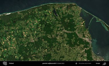 powiat wejherowski. Copernicus Sentinel 'in Haziran 2022' de çekilmiş uydu görüntüsü üzerine Polonya 'nın idari bölgesi.