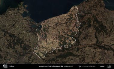 wojewodz2 zachodniopomorskie. Polonya 'nın idari alanı, Mart 2022' de çekilen Kopernik Nöbetçi karolarından oluşan koyu renkli bir uydu görüntüsü üzerine vurgulandı ve özetlendi.
