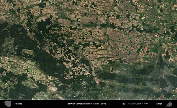 powiat tomaszowski. Copernicus Sentinel 'in Ağustos 2019' da çekilmiş uydu görüntüsü üzerine Polonya 'nın idari bölgesi.
