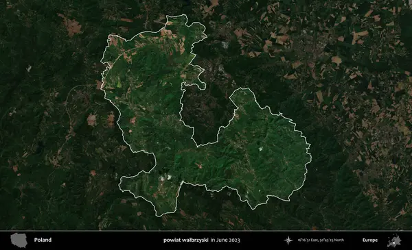 powiat walbrzyski. Polonya 'nın idari alanı, Haziran 2023' te çekilen Kopernik Nöbetçi karolarından oluşan koyu renkli bir uydu görüntüsü üzerine vurgulandı ve özetlendi.
