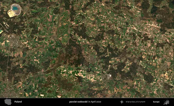 powiat wolowski. Nisan 2020 'de Copernicus Sentinel karolarından oluşan bir uydu görüntüsü üzerine Polonya' nın idari bölgesi
