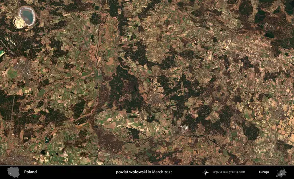 powiat wolowski. Copernicus Sentinel 'in Mart 2022' de çekilmiş uydu görüntüsü üzerine Polonya 'nın idari bölgesi.