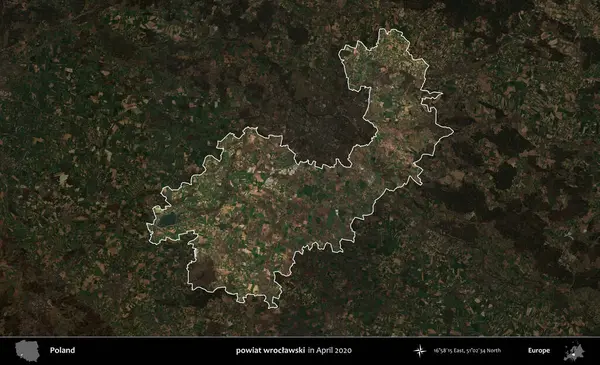 powiat wroclawski. Polonya 'nın idari alanı, Nisan 2020' de çekilen Kopernik Nöbetçi karolarından oluşan koyu renkli bir uydu görüntüsü üzerine vurgulandı ve özetlendi