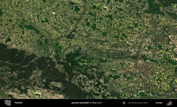powiat zamojski. Copernicus Sentinel 'in Mayıs 2017' de çekilmiş uydu görüntüsü üzerine Polonya 'nın idari bölgesi.