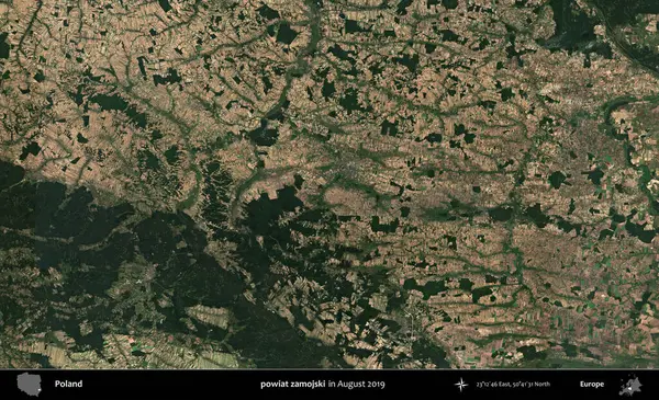 powiat zamojski. Copernicus Sentinel 'in Ağustos 2019' da çekilmiş uydu görüntüsü üzerine Polonya 'nın idari bölgesi.