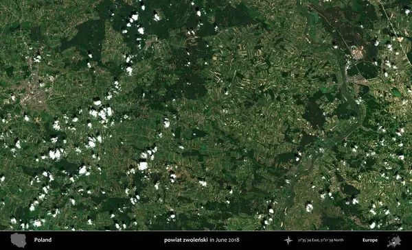 powiat zwolenski. Copernicus Sentinel 'in Haziran 2018' de çekilmiş uydu görüntüsü üzerine Polonya 'nın idari bölgesi
