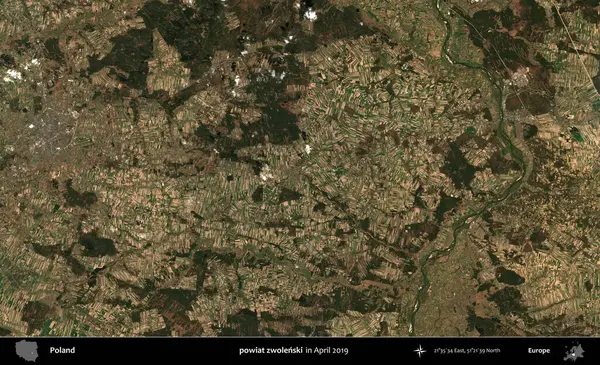 powiat zwolenski. Nisan 2019 'da çekilen Kopernik Sentinel karolarından oluşan bir uydu görüntüsü üzerine Polonya' nın idari bölgesi