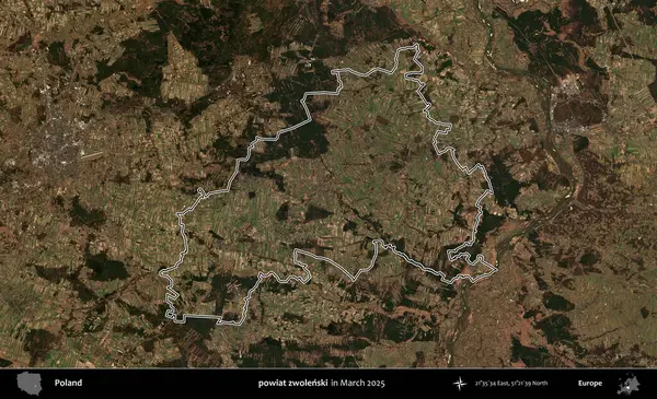 powiat zwolenski. Polonya 'nın idari bölgesinin ana hatları, Mart 2025' te çekilen Kopernik Nöbetçi karolarından oluşan bir uydu görüntüsü üzerine çizildi.