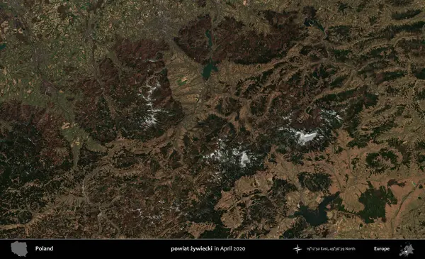 powiat zywiecki. Nisan 2020 'de Copernicus Sentinel karolarından oluşan bir uydu görüntüsü üzerine Polonya' nın idari bölgesi