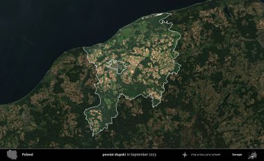 Powiat Slumpski. Polonya 'nın idari alanı, Eylül 2023' te çekilen Kopernik Nöbetçi karolarından oluşan koyu renkli bir uydu görüntüsü üzerine vurgulandı ve özetlendi.