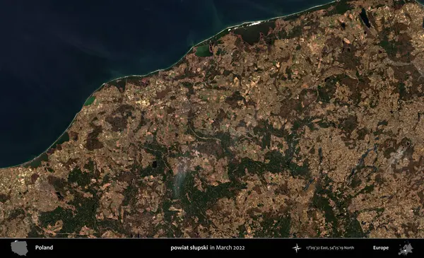Powiat Slumpski. Copernicus Sentinel 'in Mart 2022' de çekilmiş uydu görüntüsü üzerine Polonya 'nın idari bölgesi.