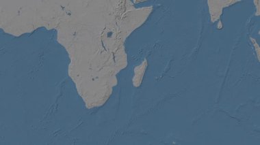 Patterson silindirik projeksiyonunda dünyanın mavi ve gri renkli yükseklik haritasının arka planında Mozambik Kanal Bölgesi