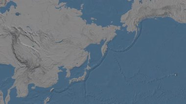 Okhotsk Denizi, Patterson silindirik projeksiyonunda mavi ve gri renkli bir dünya yükseklik haritasının arka planında yer almaktadır.