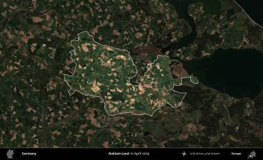 Landkreis Ahrweiler. Mayıs 2017 'de çekilen Kopernik Nöbetçi karolarından oluşan koyu renkli bir uydu görüntüsü Almanya' nın idari alanının altını çizdi ve özetledi.