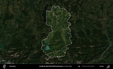 Landkreis Ahrweiler. Mayıs 2017 'de çekilen Kopernik Nöbetçi karolarından oluşan koyu renkli bir uydu görüntüsü Almanya' nın idari alanının altını çizdi ve özetledi.