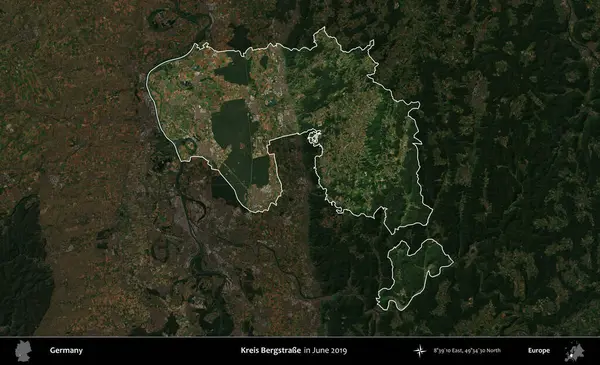 Landkreis Ahrweiler. Mayıs 2017 'de çekilen Kopernik Nöbetçi karolarından oluşan koyu renkli bir uydu görüntüsü Almanya' nın idari alanının altını çizdi ve özetledi.
