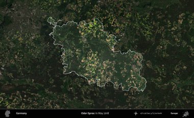 Oder-Spree. Mayıs 2018 'de çekilen Kopernik Nöbetçi karolarından oluşan koyu renkli bir uydu görüntüsü, Almanya' nın idari alanının altını çizdi ve özetledi.