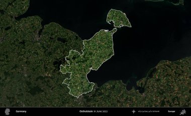 Ostholstein. Almanya 'nın idari alanı, Haziran 2022' de çekilen Kopernik Sentinel karolarından oluşan koyu renkli bir uydu görüntüsü üzerinde vurgulandı ve özetlendi.