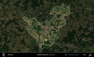 Landkreis Saarlouis. Haziran 2017 'de çekilen Kopernik Nöbetçi karolarından oluşan koyu renkli bir uydu görüntüsü, Almanya' nın idari alanının altını çizdi ve özetledi.