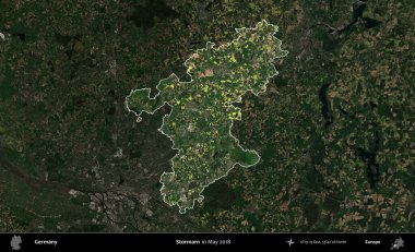 Stormarn. Mayıs 2018 'de çekilen Kopernik Nöbetçi karolarından oluşan koyu renkli bir uydu görüntüsü, Almanya' nın idari alanının altını çizdi ve özetledi.