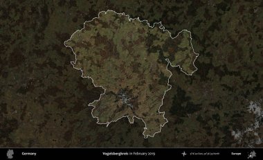 Vogelsbergkreis. Almanya 'nın idari alanı, Şubat 2019' da çekilen Kopernik Nöbetçi karolarından oluşan koyu renkli bir uydu görüntüsü üzerinde vurgulandı ve özetlendi.