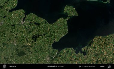 Ostholstein. Haziran 2022 'de çekilen Kopernik Sentinel karolarından oluşan bir uydu görüntüsü üzerine Almanya' nın idari bölgesi