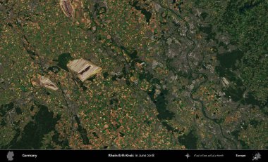 Rhein-Erft-Kreis. Haziran 2018 'de çekilen Kopernik Sentinel karolarından oluşan bir uydu görüntüsü üzerine Almanya' nın idari bölgesi