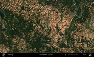 Uckermark. Temmuz 2018 'de çekilen Kopernik Sentinel karolarından oluşan bir uydu görüntüsü üzerine Almanya' nın idari bölgesi