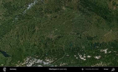 Oberbayern. Haziran 2019 'da çekilen Kopernik Sentinel karolarından oluşan bir uydu görüntüsü üzerine Almanya' nın idari bölgesi