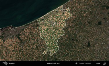 Veurne. Belçika 'nın idari alanı, Temmuz 2022' de çekilen Kopernik Sentinel karolarından oluşan koyu renkli bir uydu görüntüsü üzerine vurgulandı ve özetlendi.