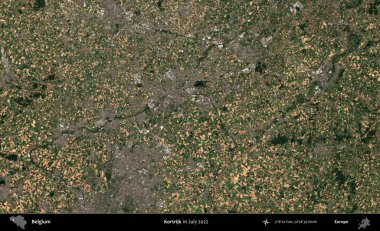 Kortrijk. Copernicus Sentinel 'in Temmuz 2022' de çekilmiş uydu görüntüsü üzerine Belçika 'nın idari bölgesi.