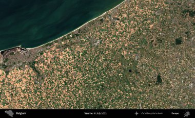 Veurne. Copernicus Sentinel 'in Temmuz 2022' de çekilmiş uydu görüntüsü üzerine Belçika 'nın idari bölgesi.