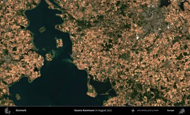 Assens Kommune. Kopernik Sentinel 'in Ağustos 2022' de çekilmiş uydu görüntüsü üzerine Danimarka 'nın idari bölgesi.