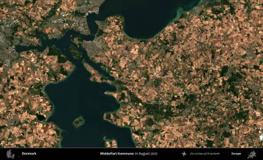 Middelosuruk Kommune. Kopernik Sentinel 'in Ağustos 2022' de çekilmiş uydu görüntüsü üzerine Danimarka 'nın idari bölgesi.