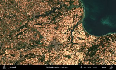 Randers Kommune. Kopernik Sentinel 'in Temmuz 2018' de çekilmiş uydu görüntüsü üzerine Danimarka 'nın idari bölgesi